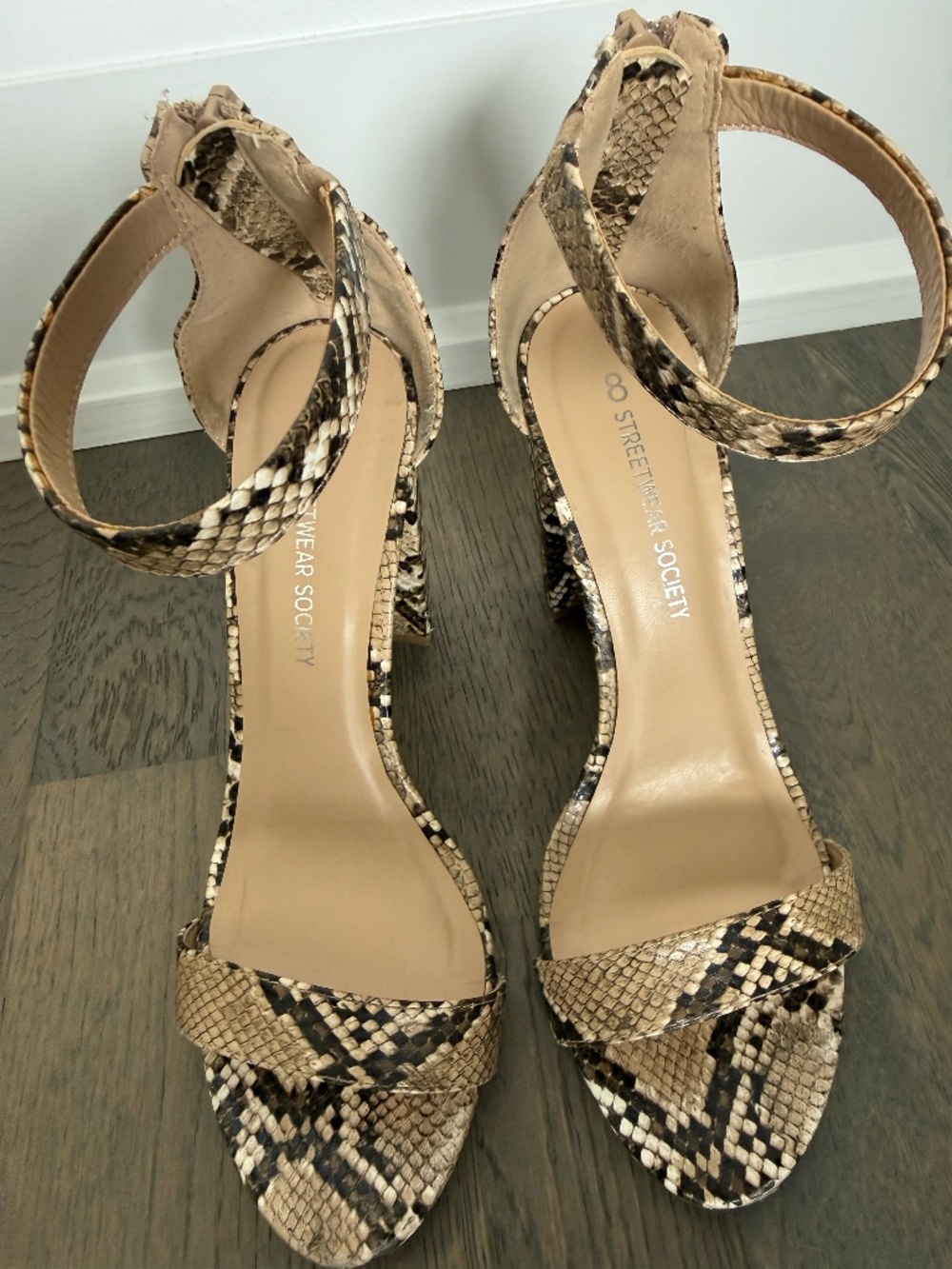 Like new Snakeskin Print Zip-Up Heels Size 9 Ankle Strap 4” Heel - Picture 2 of 7